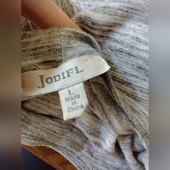 Hi-Lo Top with Ruffle L - Picture 6 of 6